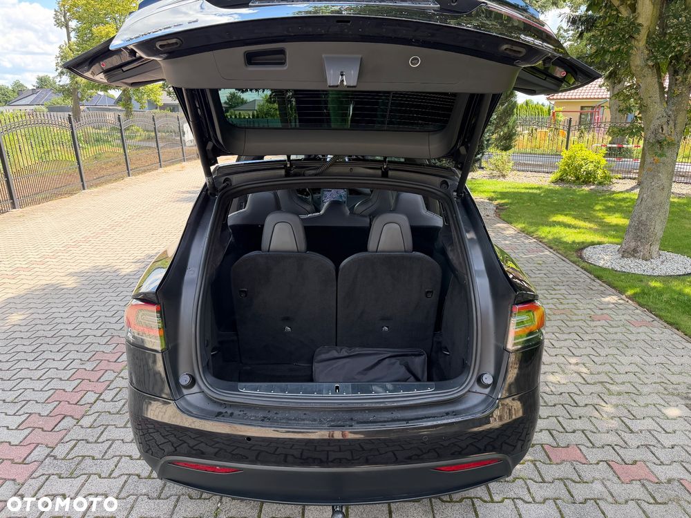 Tesla Model X - 29