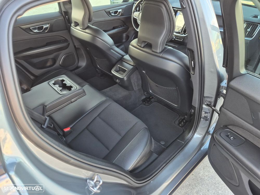 Volvo V60 2.0 D3 Momentum Plus - 41