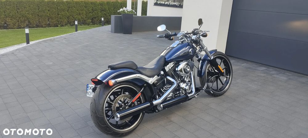 Harley-Davidson Softail Breakout - 31