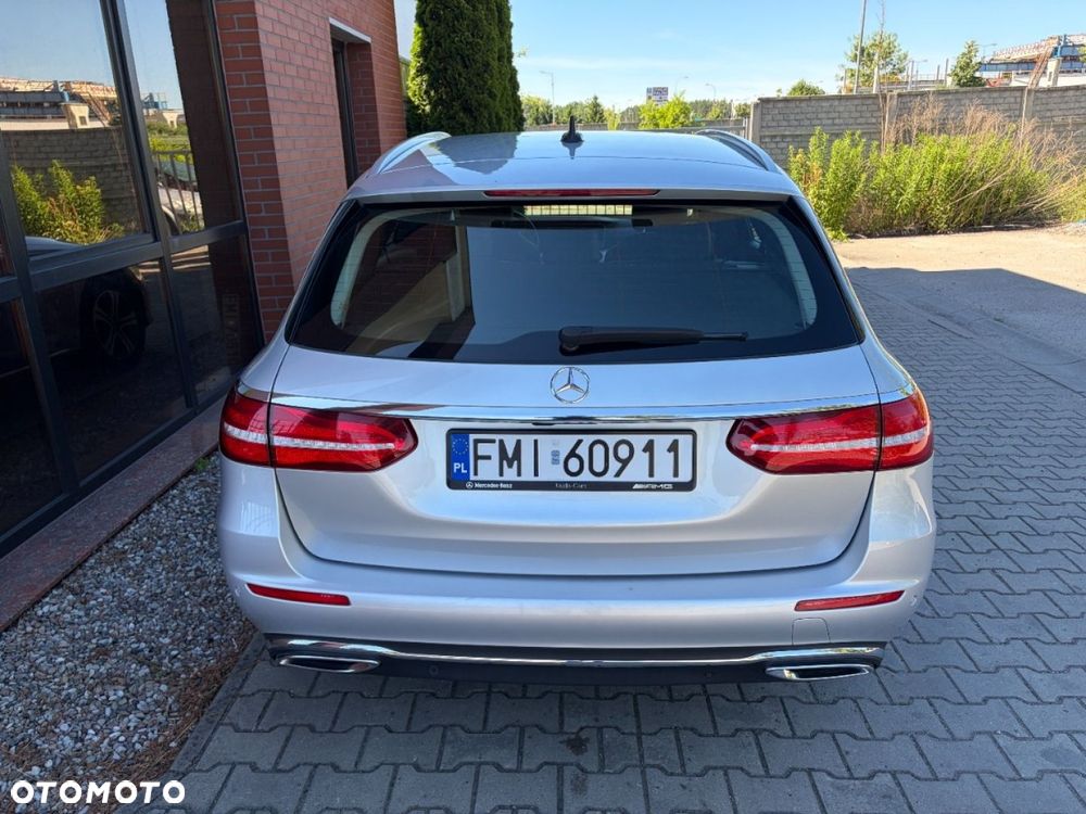 Mercedes-Benz Klasa E 220 d 9G-TRONIC Exclusive - 6