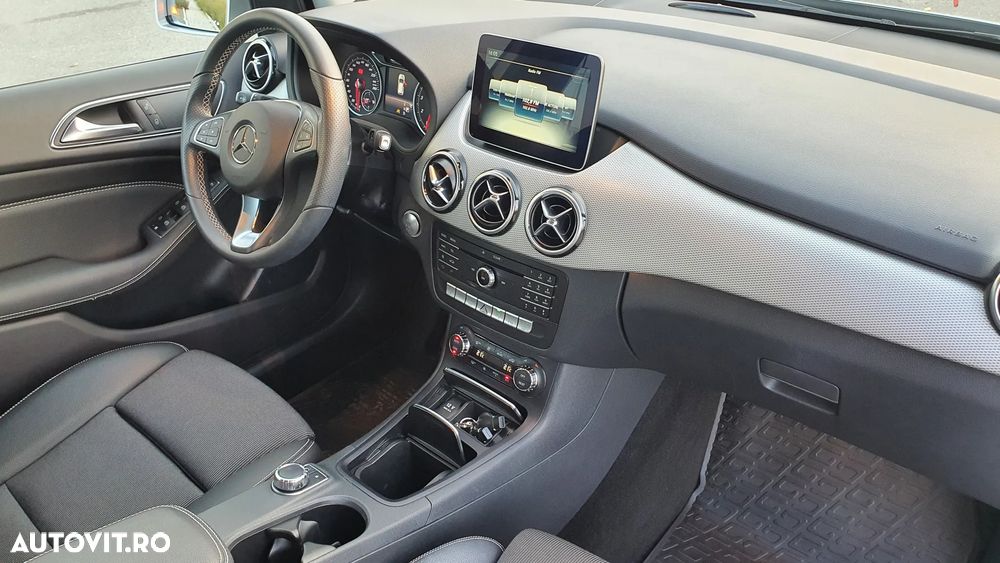 Mercedes-Benz B - 17