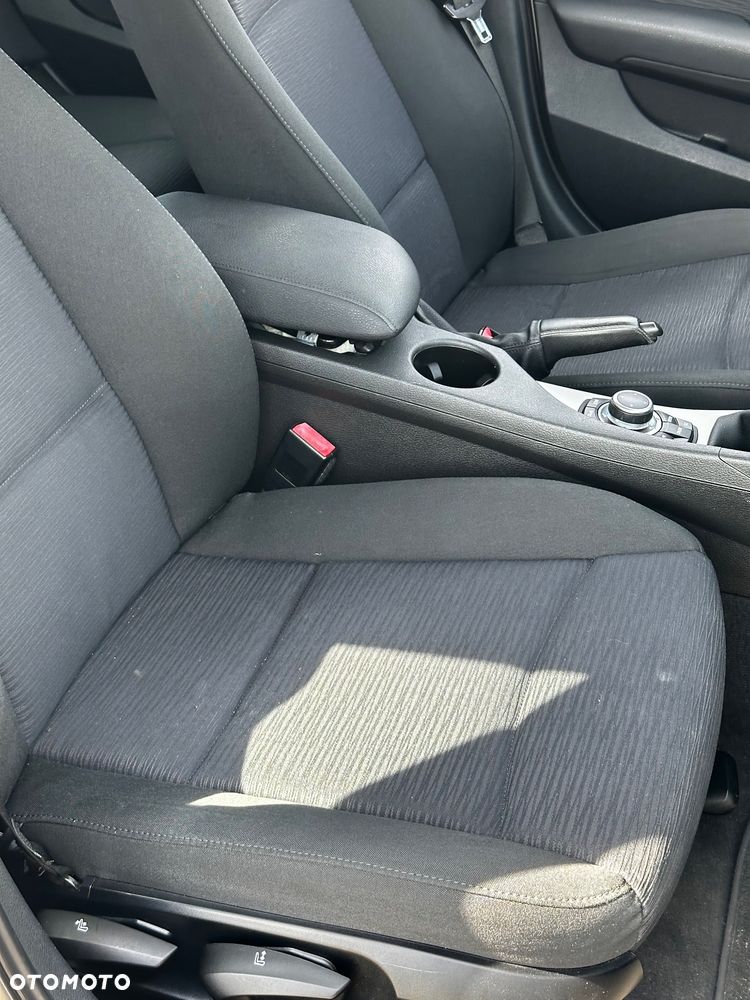 BMW X1 sDrive18d - 33