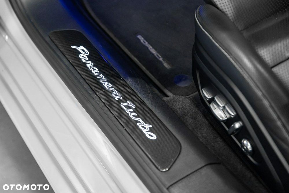 Porsche Panamera Turbo - 29