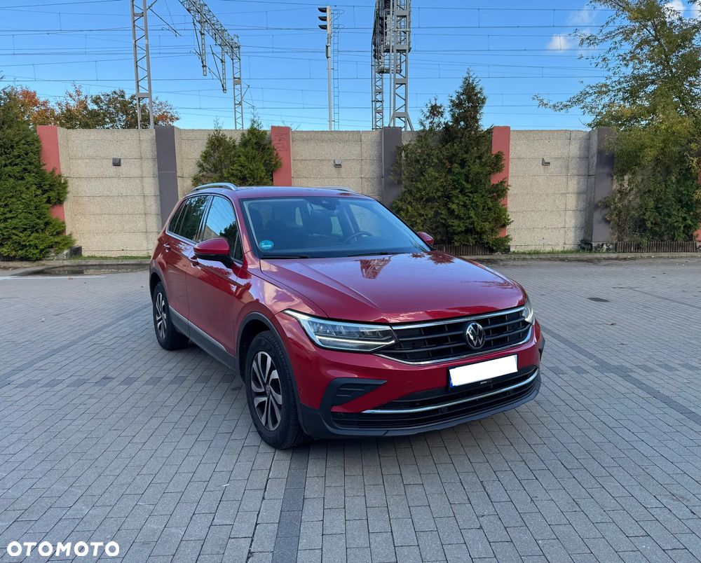 Volkswagen Tiguan - 1