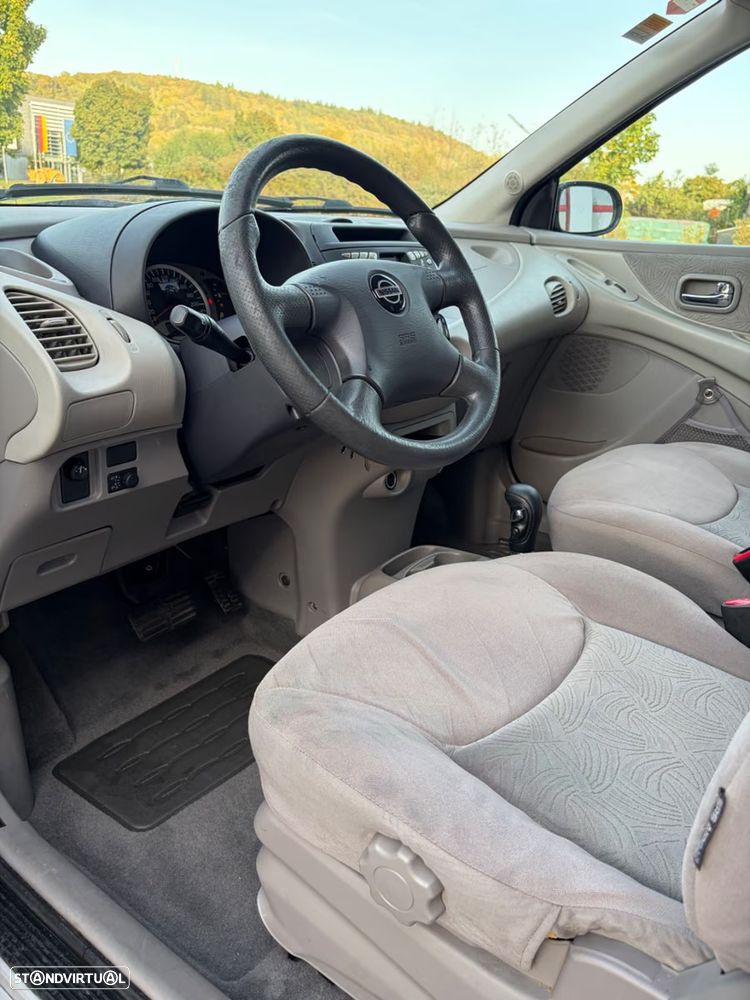 Nissan Almera Tino - 5