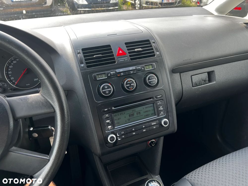 Volkswagen Touran 1.9 TDI Conceptline - 8