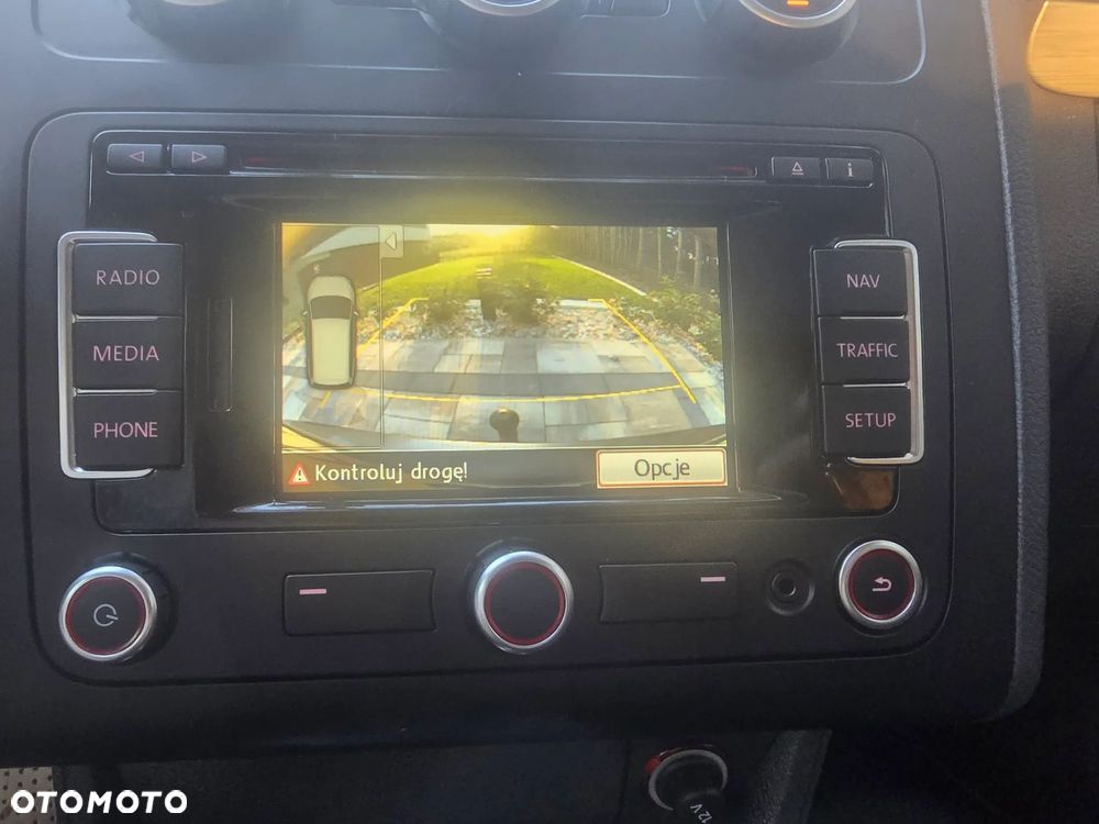 Volkswagen Touran 2.0 TDI DPF DSG Comfortline - 24