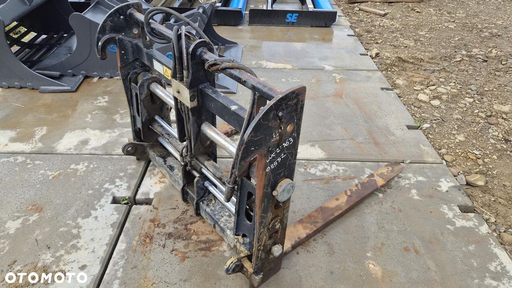 Widły hydrauliczne do ładowarki teleskopowej JCB Q-Fit qfit z przesuwem - 6