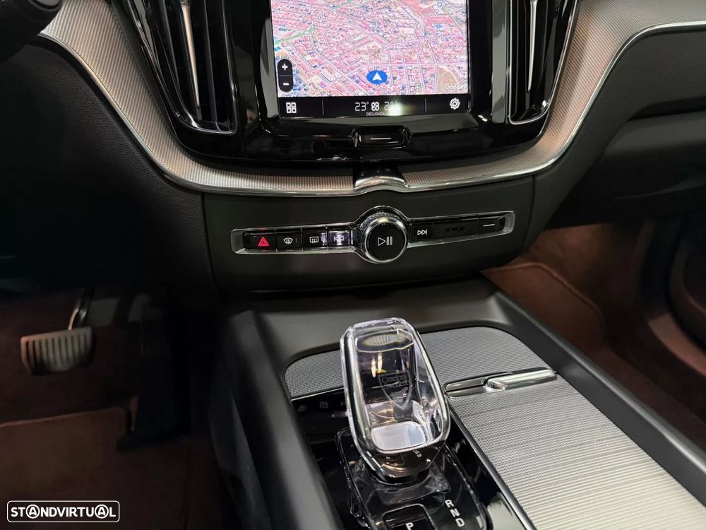 Volvo XC 60 2.0 T6 PHEV Black Edition - 31