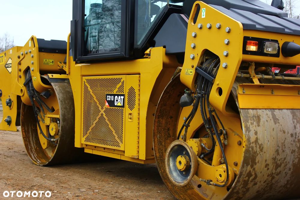Caterpillar CAT CD10 WALEC STALOWY WIBRACYJNY Z DZIELONYMI BĘBNAMI +KOSZ HYDROG AX077 - 4