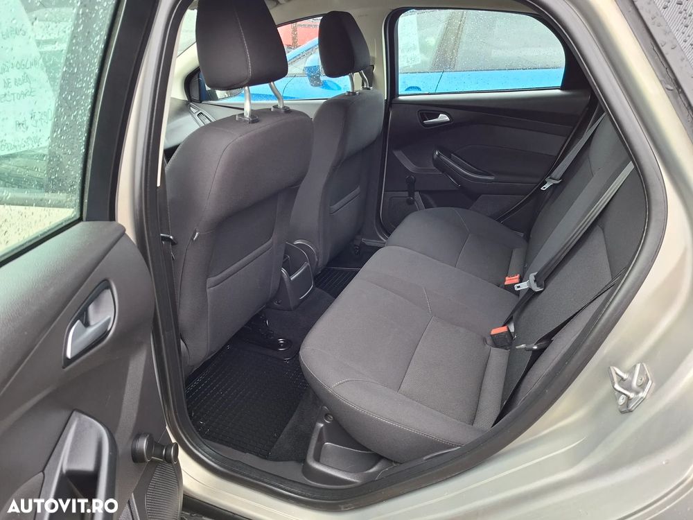 Ford Focus - 8