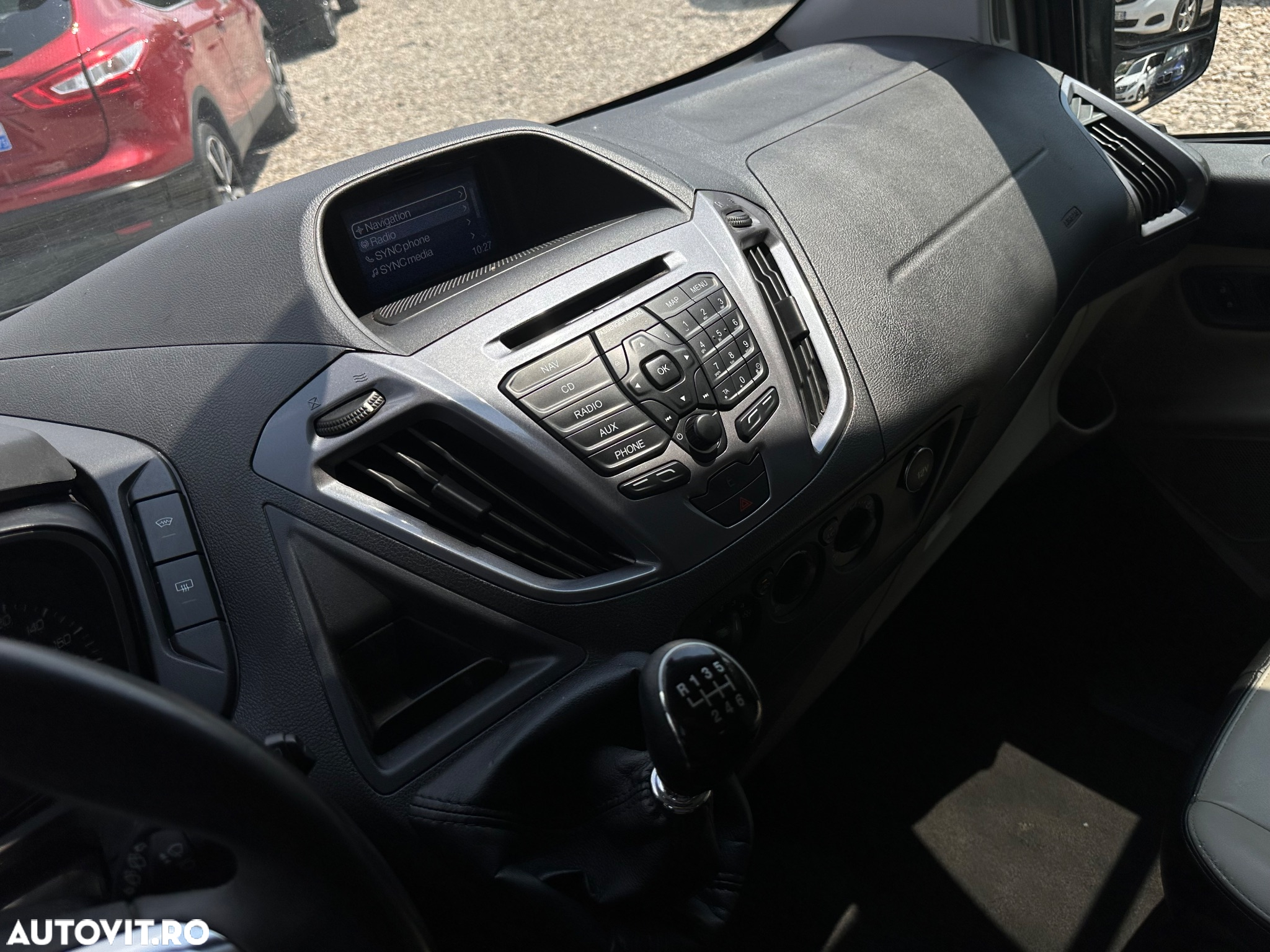 Ford Tourneo Custom 300 L2H1 VA Titanium - 10