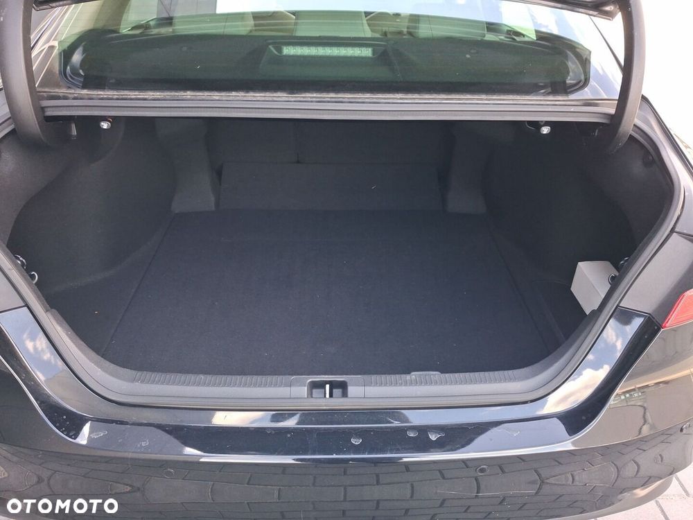 Toyota Camry 2.5 Hybrid Executive CVT - 14