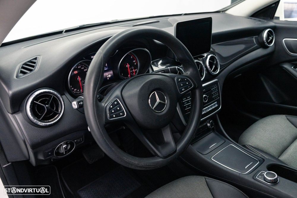 Mercedes-Benz CLA 200 d Shooting Brake Urban Aut. - 24
