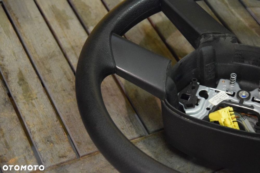 VW Polo IV 9N Kierownica 4-ramienna b.ładna - 5