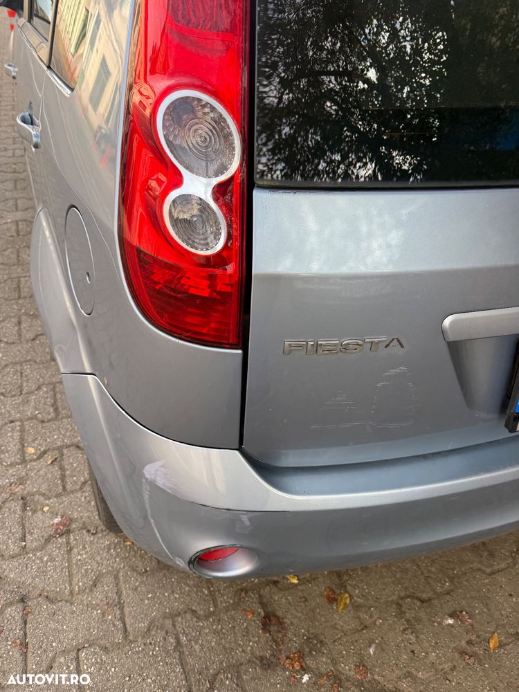 Ford Fiesta 1.3i - 5