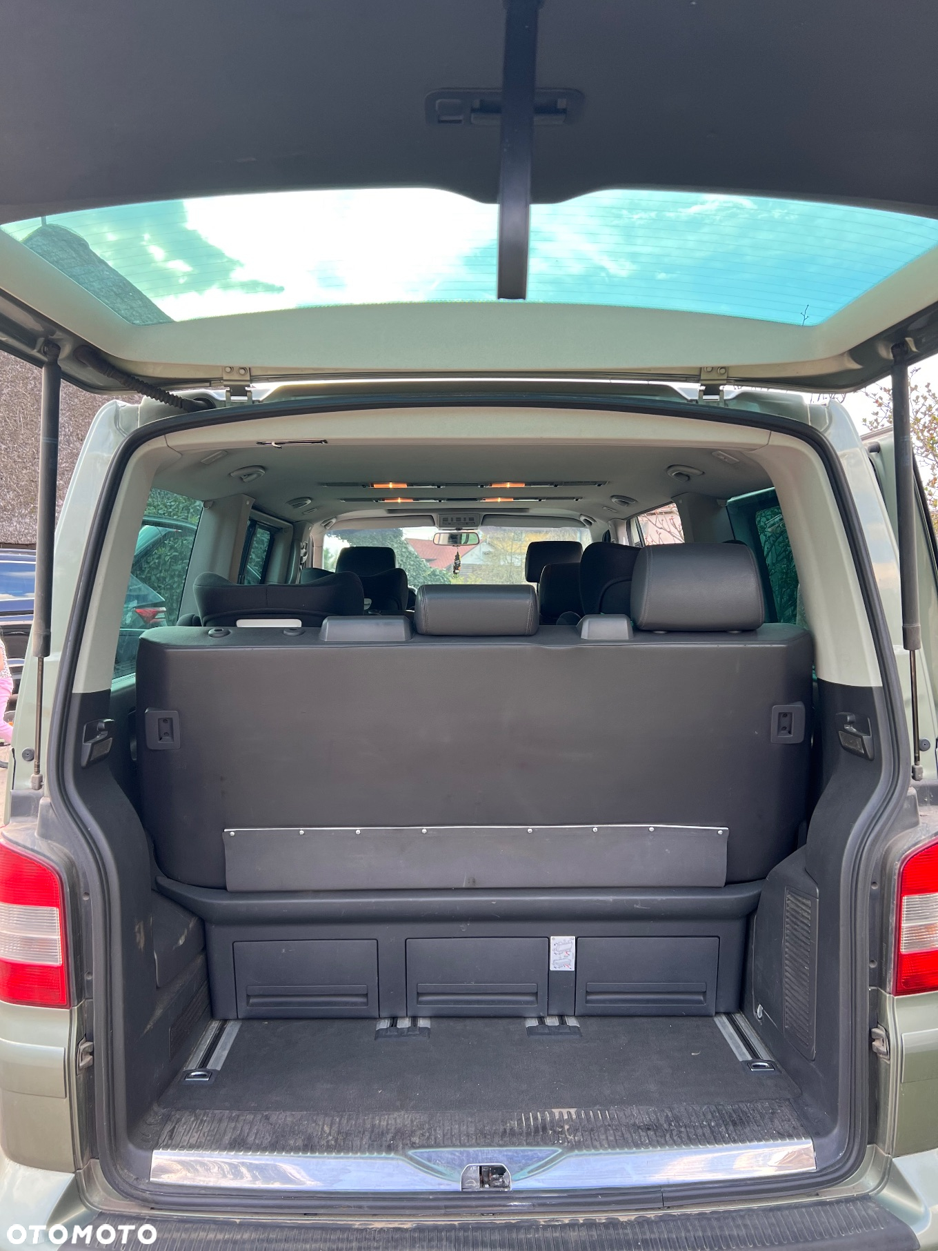 Volkswagen Multivan - 15