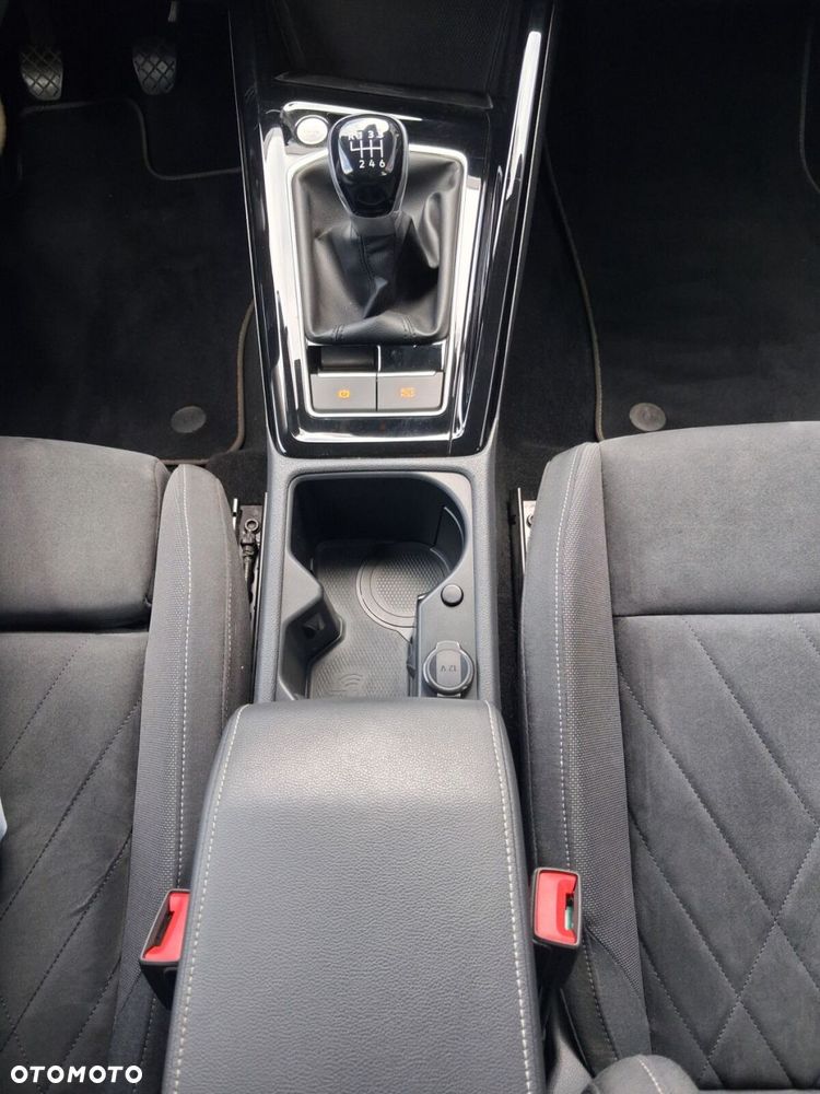 Volkswagen Golf 1.5 TSI EVO Style - 25