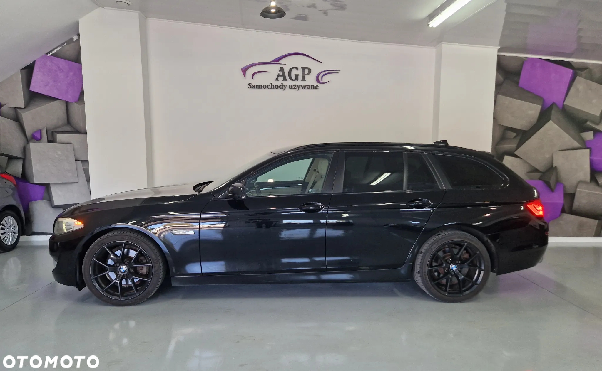 BMW Seria 5 523i Touring - 14