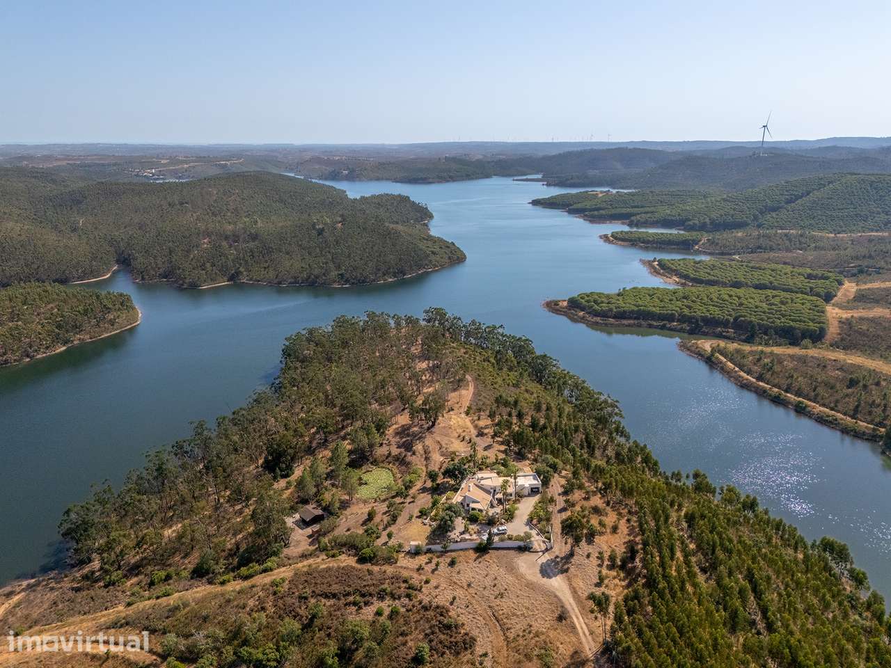 EXCECIONAL MORADIA T4 À BEIRA DA BARRAGEM DA BRAVURA - MONCHIQUE - Grande imagem: 2/48