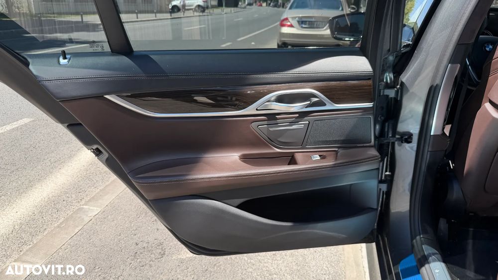 BMW Seria 7 750d xDrive - 22