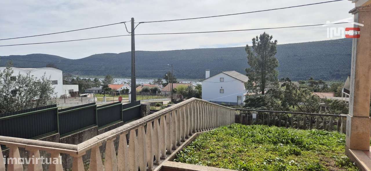 Moradia T5 próxima das Grutas de Mira de Aire - Grande imagem: 5/40