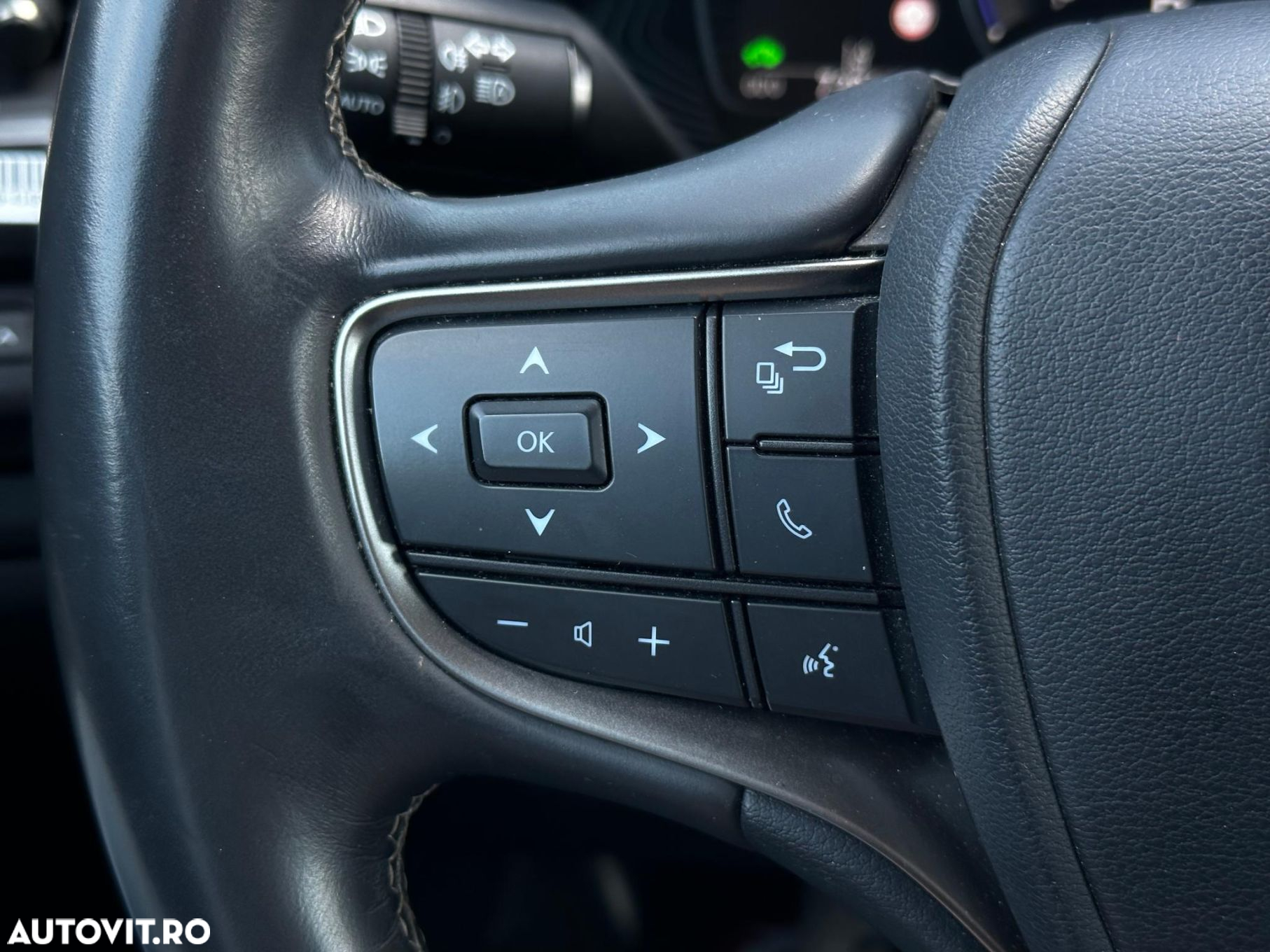 Lexus UX - 18