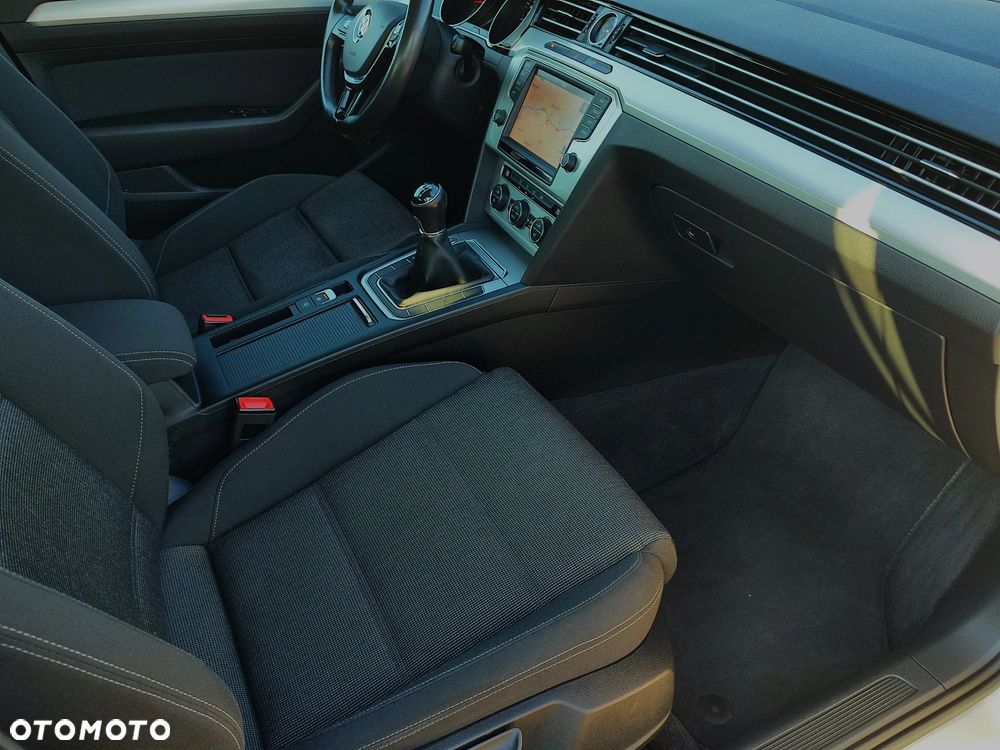 Volkswagen Passat 2.0 TDI SCR Business - 33