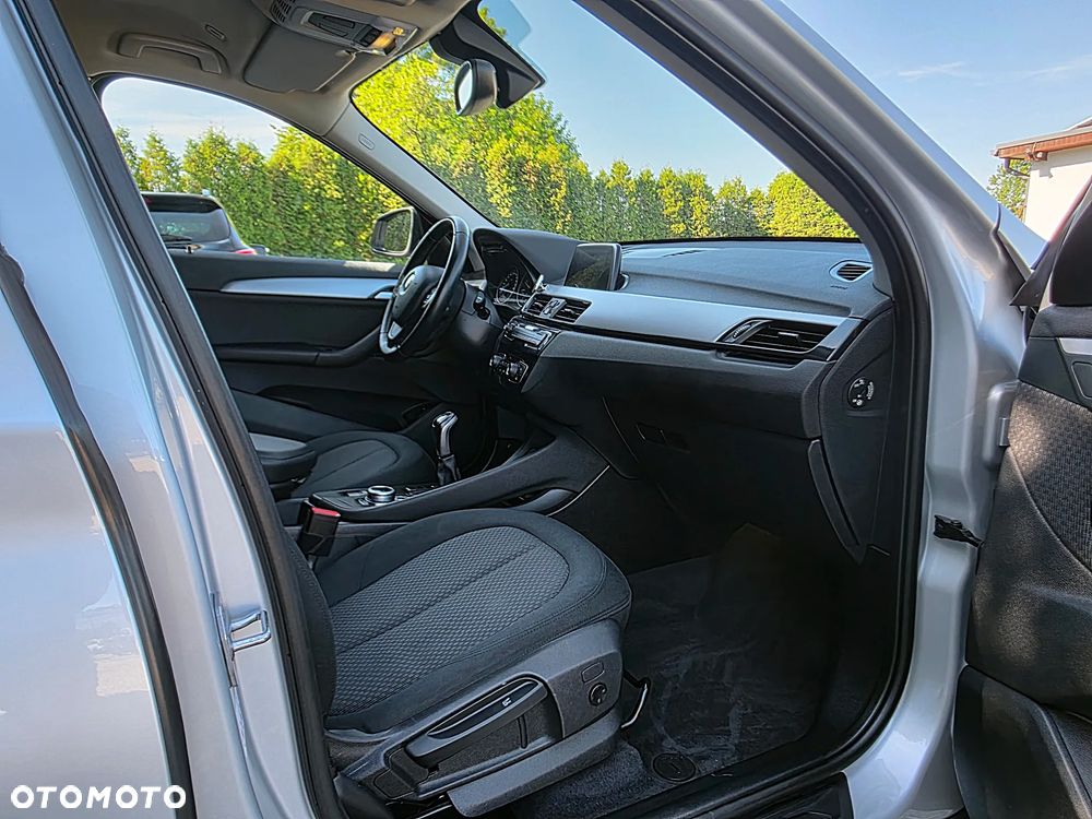 BMW X1 sDrive18d xLine - 25
