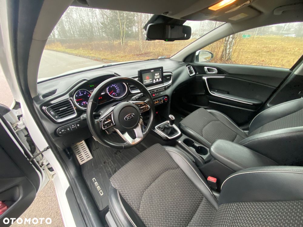 Kia Ceed 1.6 CRDi L - 17