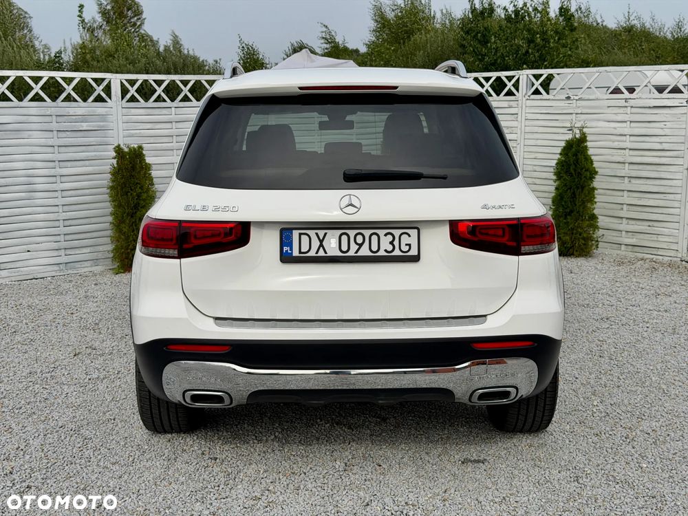 Mercedes-Benz GLB 250 4Matic 8G-DCT - 28