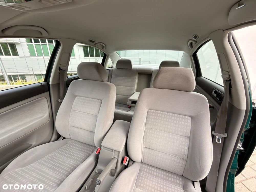 Volkswagen Passat 1.8T Comfortline Tiptr - 27