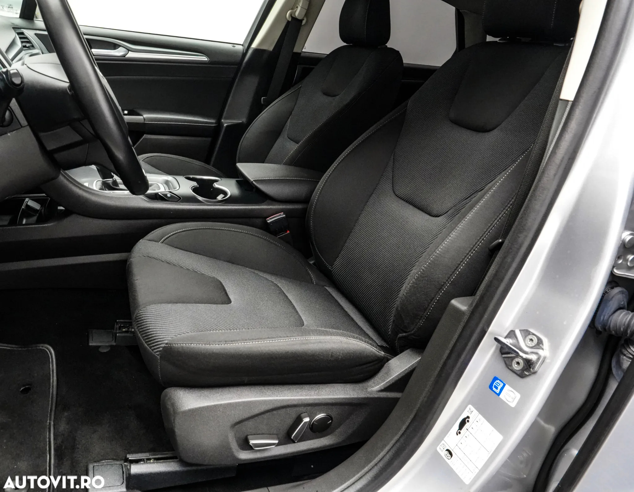 Ford Mondeo 2.0 Hybrid - 11