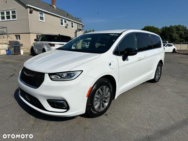 Chrysler Pacifica - 28