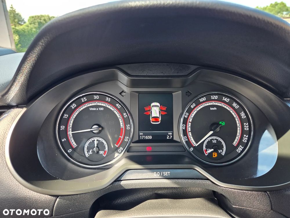 Skoda Octavia 2.0 TDI DSG RS - 22