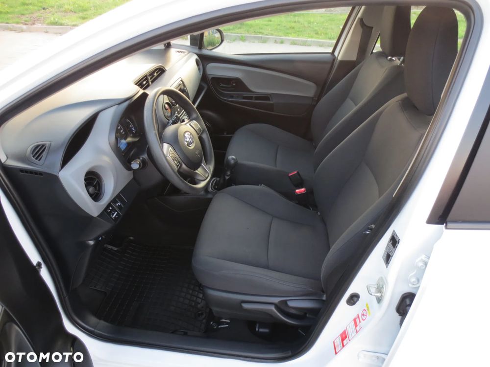 Toyota Yaris - 10