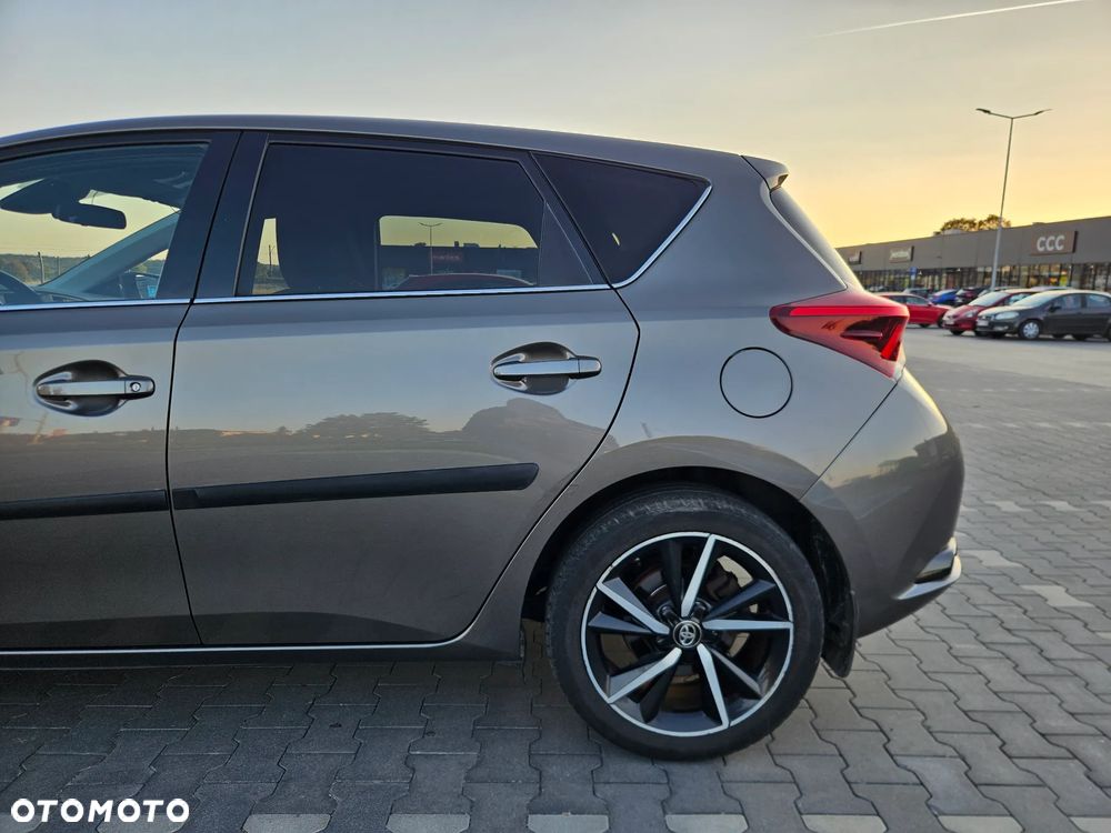 Toyota Auris 2017 photo 5