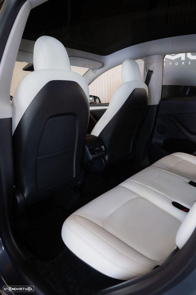 Tesla Model Y Long Range Dual Motor AWD - 30