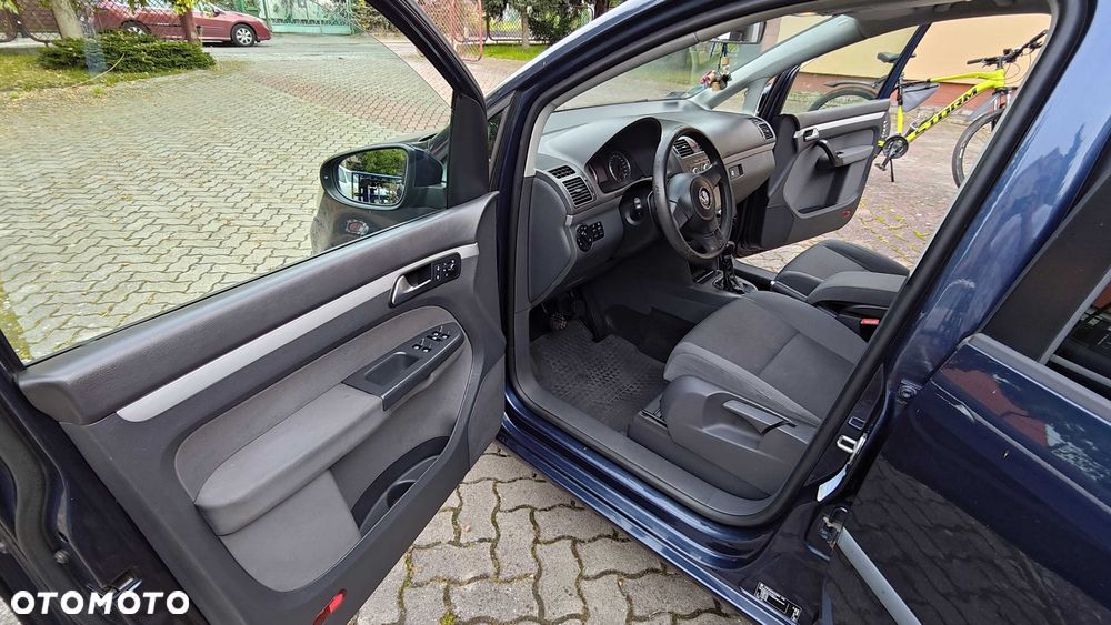 Volkswagen Touran - 8