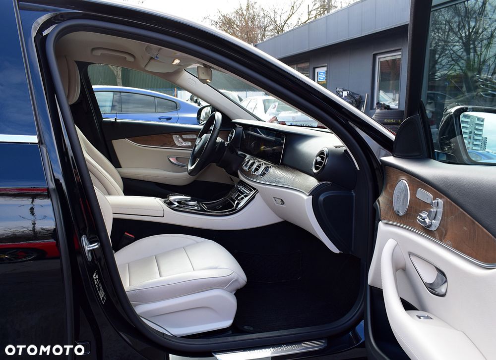 Mercedes-Benz Klasa E 400 4Matic 9G-TRONIC Avantgarde - 8