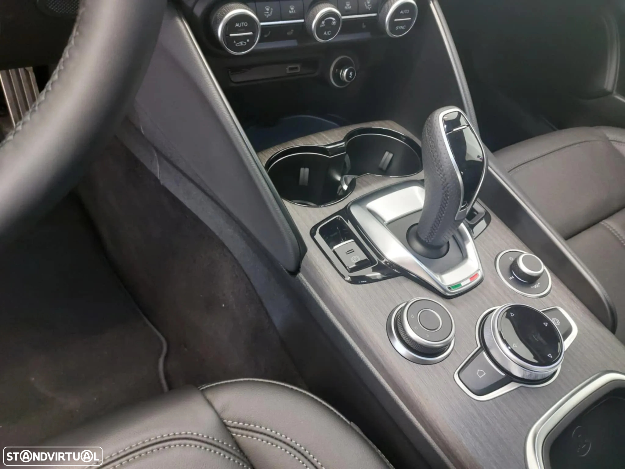 Alfa Romeo Giulia 2.2 D TI Q4 AT8 - 10