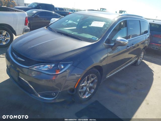 Chrysler Pacifica - 2
