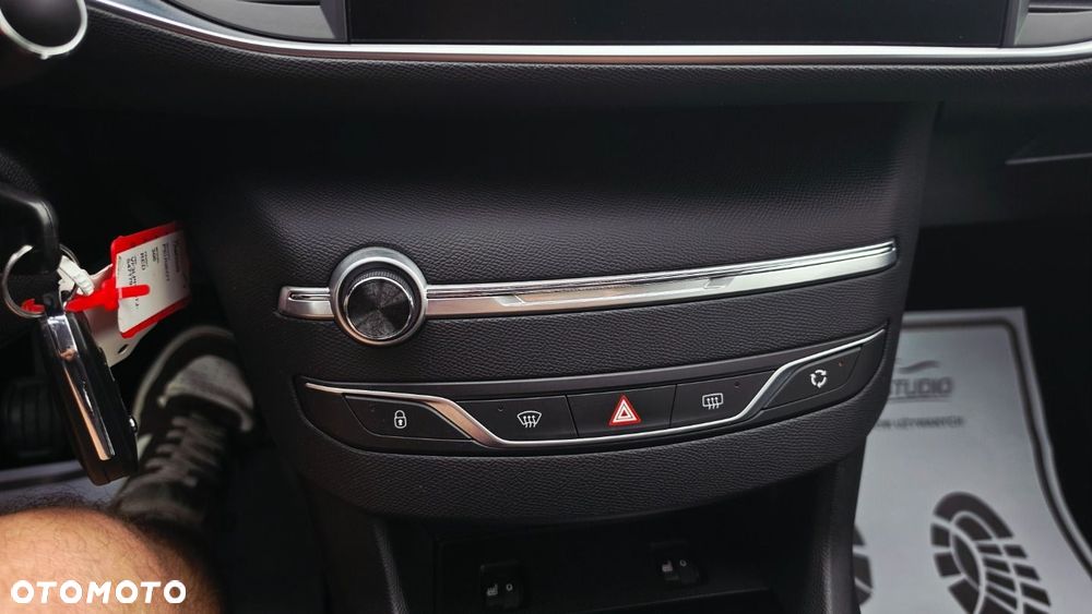 Peugeot 308 PureTech 130 GPF Stop & Start Style - 17