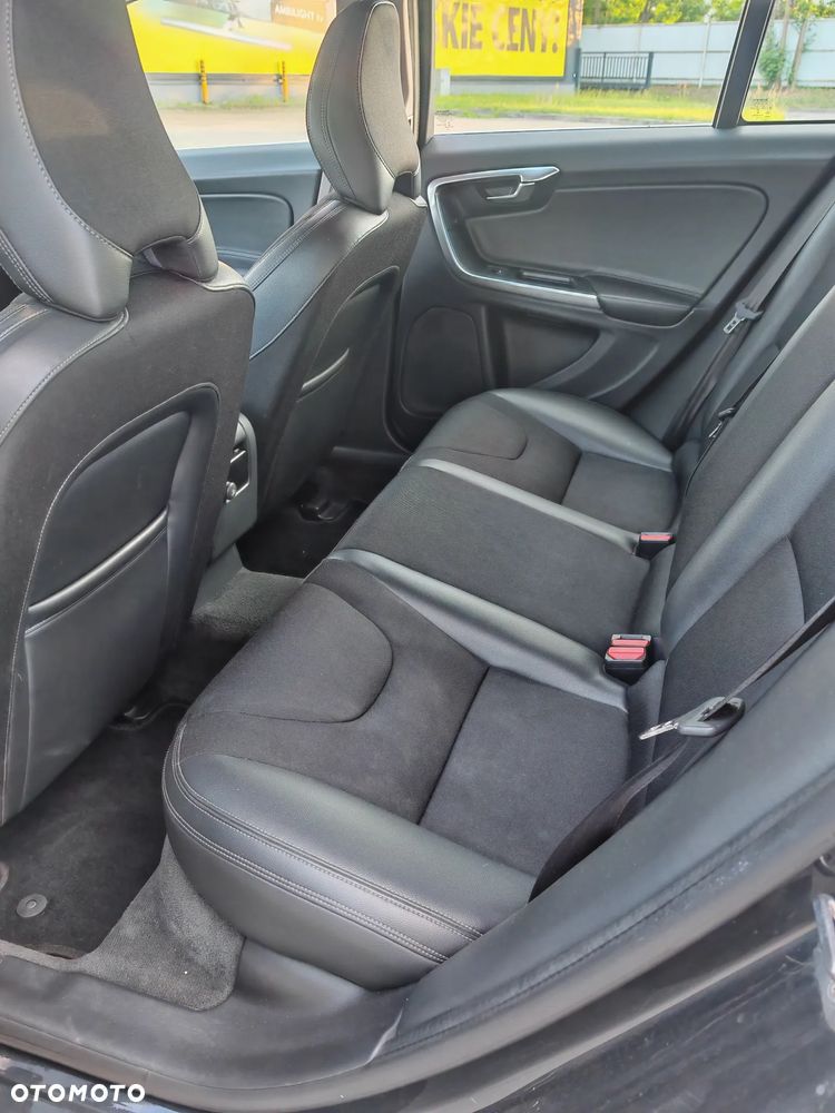 Volvo V60 D3 Momentum - 21