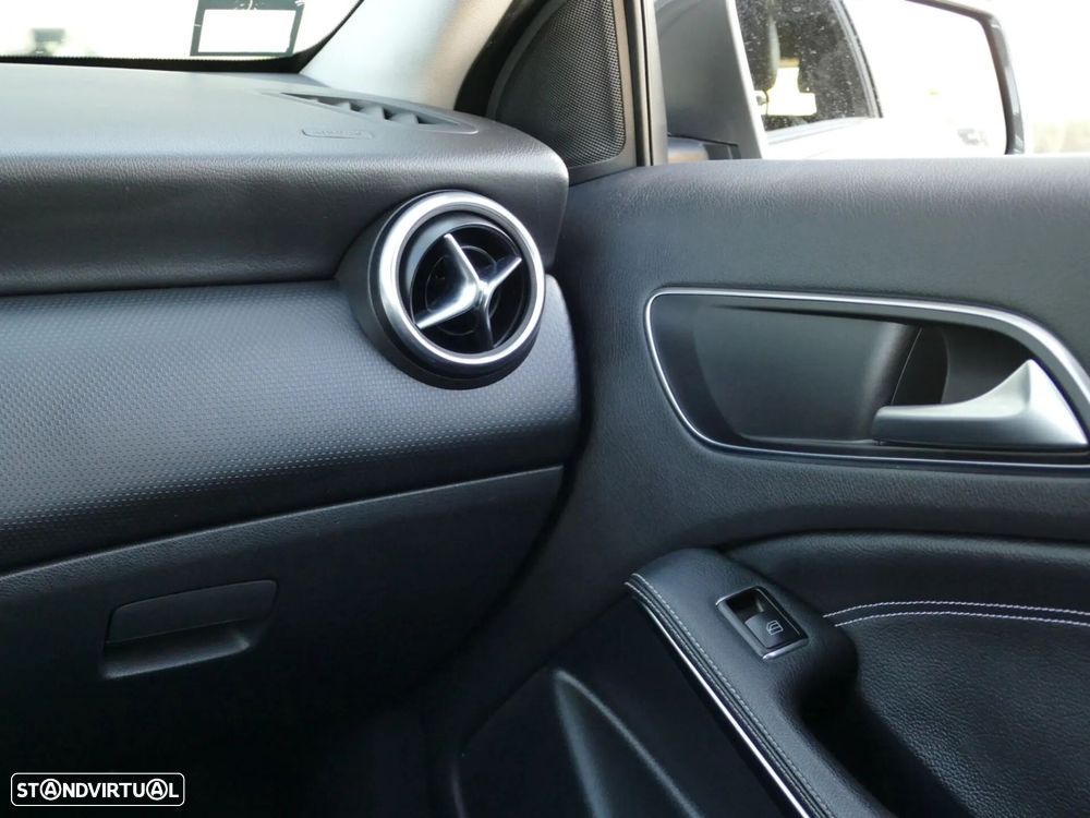 Mercedes-Benz A 180 d Urban - 32