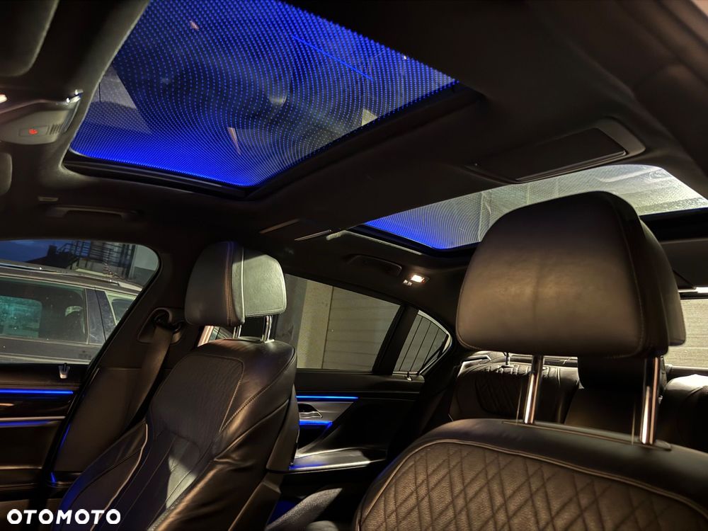 BMW Seria 7 750Li xDrive - 37