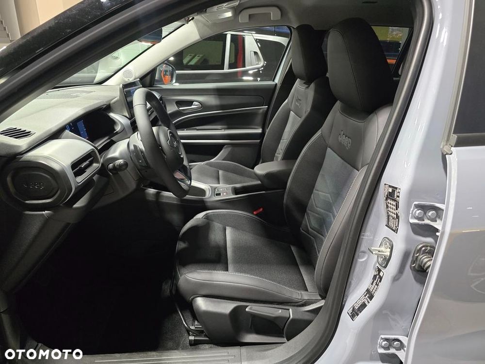 Jeep Avenger 1.2 T3 mHEV Summit FWD eDCT6 - 11