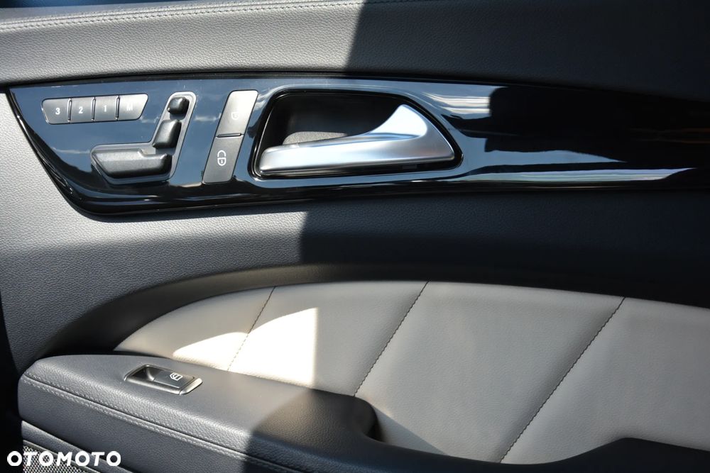 Mercedes-Benz CLS 350 CDI 4-Matic BlueEff - 28