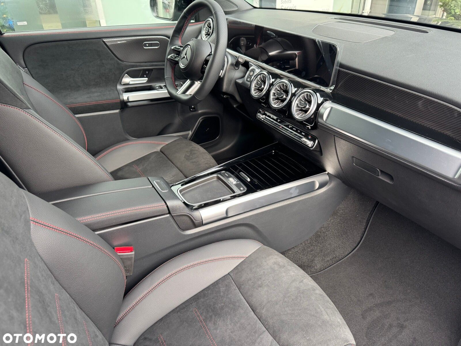 Mercedes-Benz GLB - 10