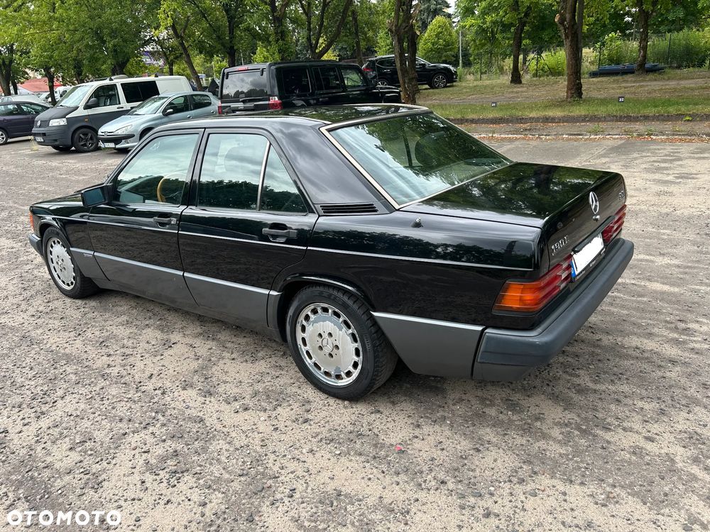 Mercedes-Benz W201 (190) - 3